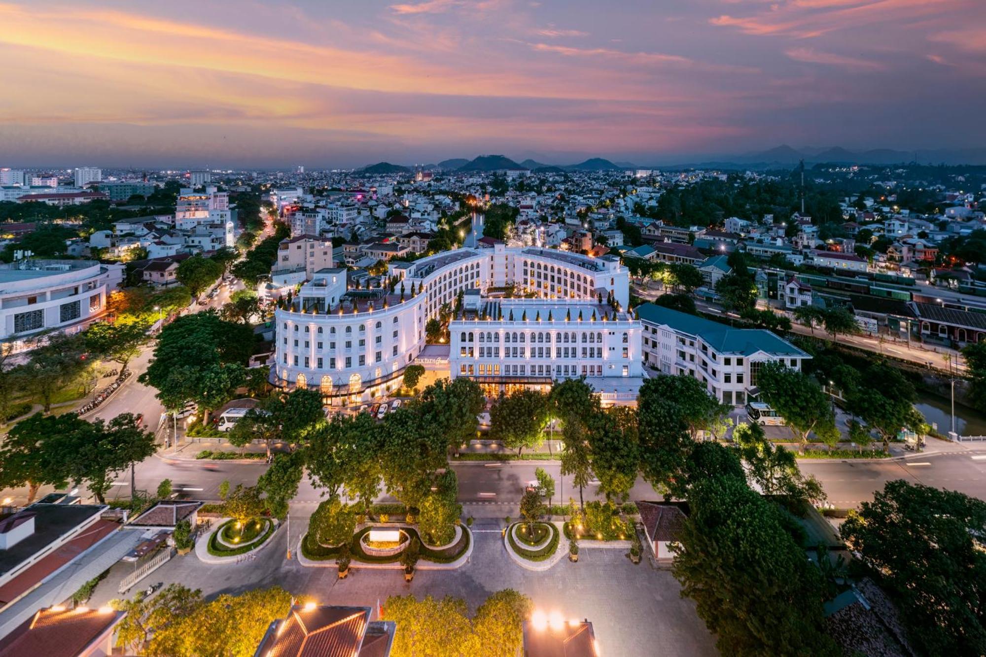 Silk Path Grand Hue Hotel Buitenkant foto